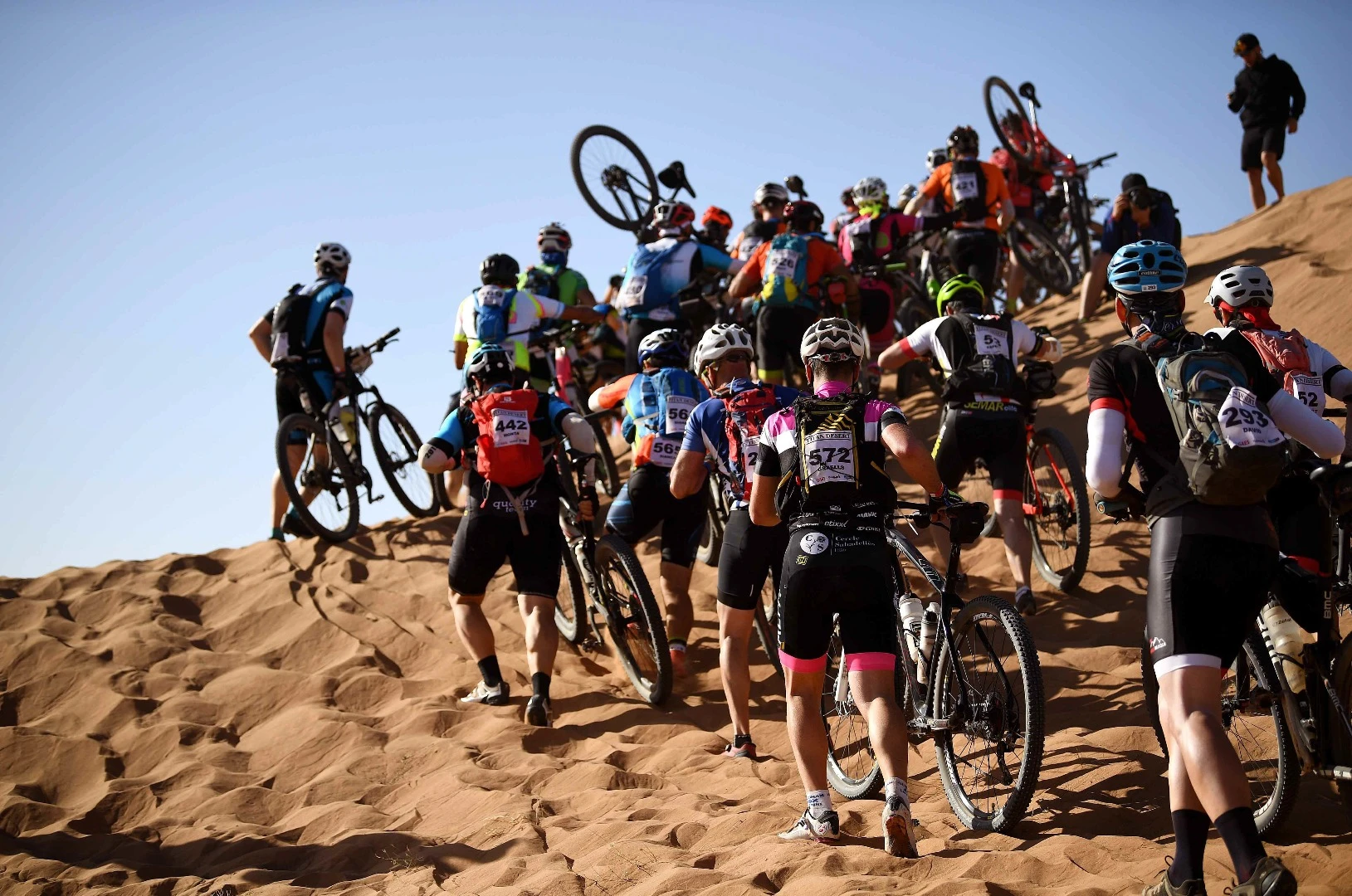 The elevation gain in the Gaes Titan desert race totals 7,500 meters (25,000 ft) in all, but is thankfully spread out over six days