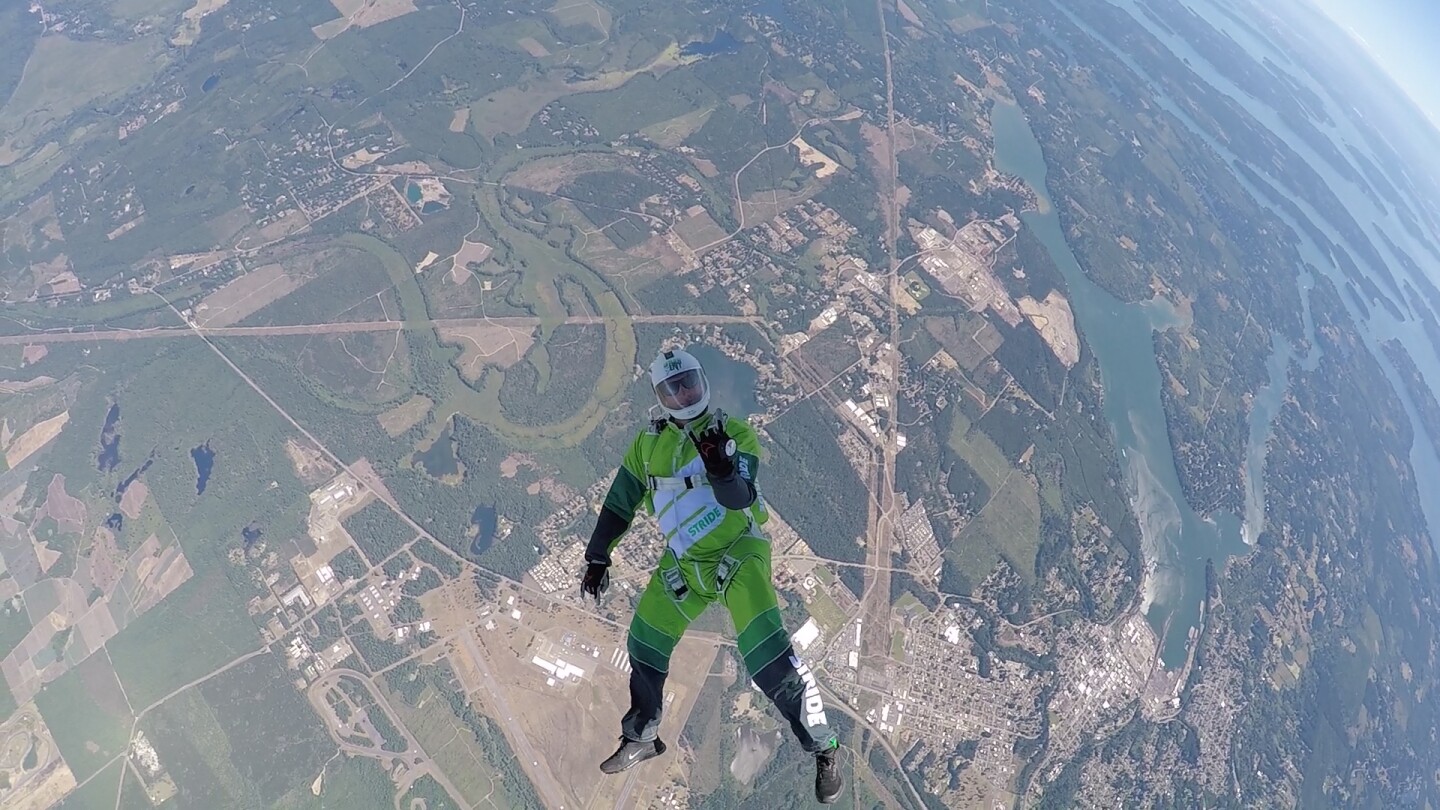 No parachute, no problem Maniacal skydiver nets worldrecord freefall