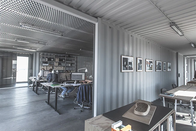 The office requires a modest level of heating in winter, and only passive ventilation in summer