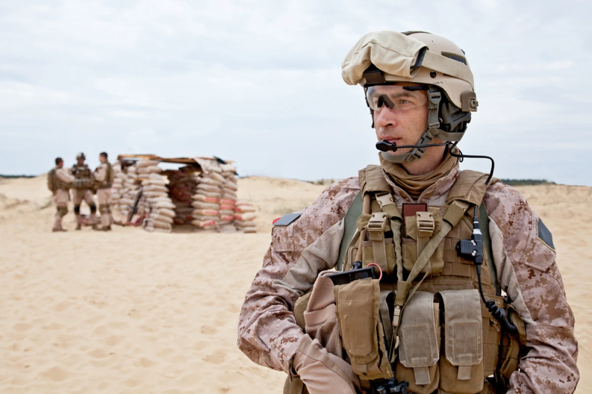 Scientists are developing breathable military uniforms that can also repel toxic substances, when needed (Photo: Shutterstock)