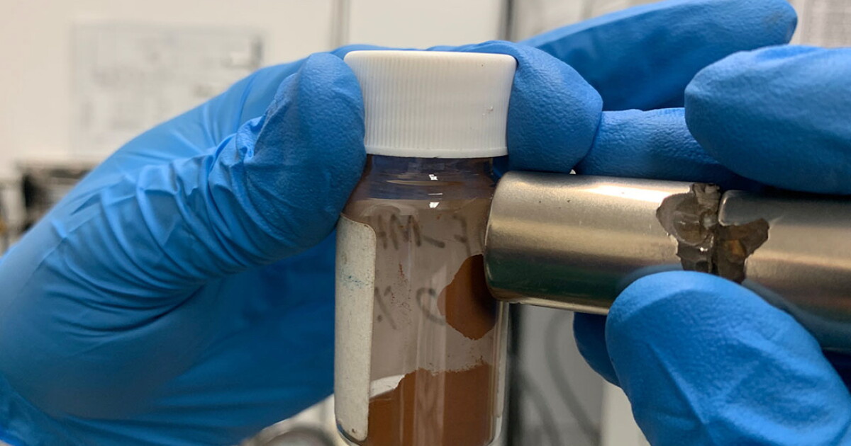 “Nanopillared” material removes microplastics from water via magnetism “Nanopillared” material removes microplastics from water via magnetism