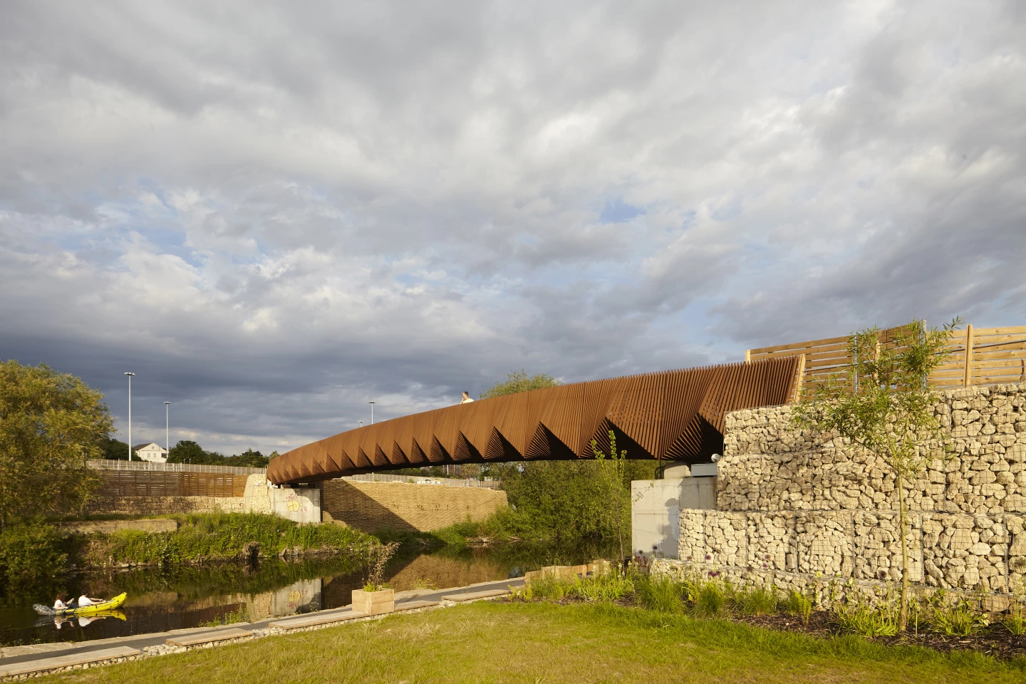 Leeds Footbridge is a sculptural footbridge made from recyclable materials that also serves as a transfer structure for the area's heating network
