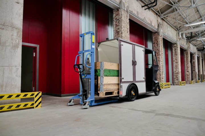 The Antric Evo_1 pedal-assist cargo hauler can be ordered now, with delivery estimated to start before the end of November