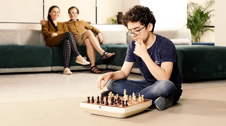 Square Off Neo and Swap have built-in AI with 30 difficulty levels, which can adjust itself based on the user's skill