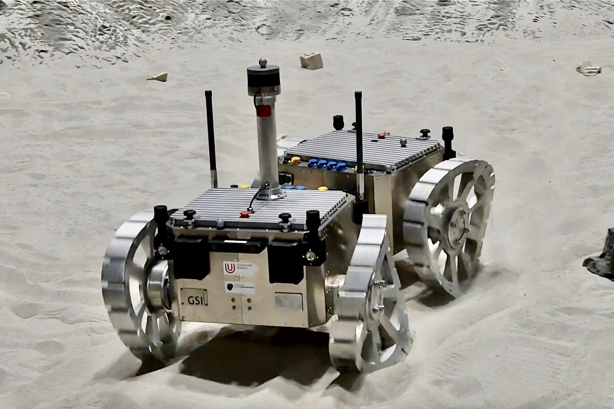 Lizard-inspired wiggly wheels let Mars rover swim through sand