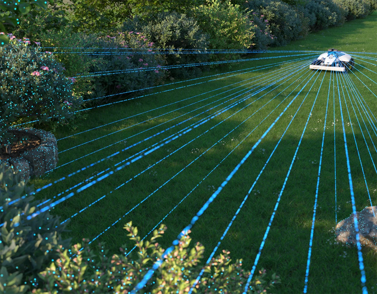 The Tri-Fusion platform switches between navigation systems depending on whether it's scanning wide open yards or complex spaces with obstructions