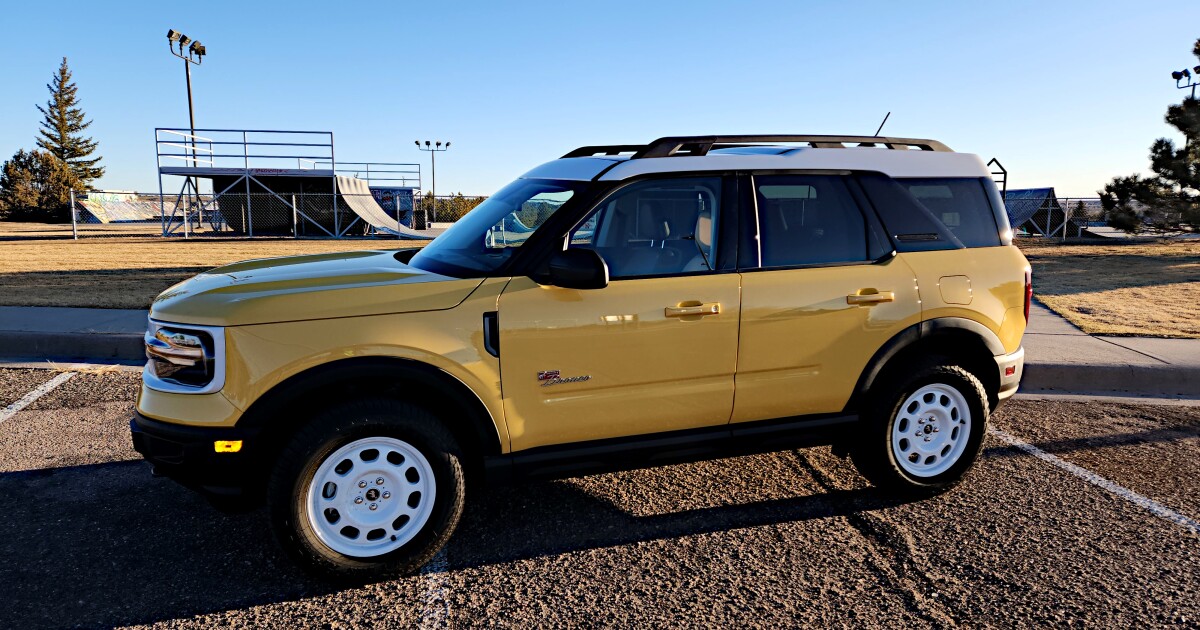 Bronco Raptor buyers in the US now get a free day of Baja dune-bashing training