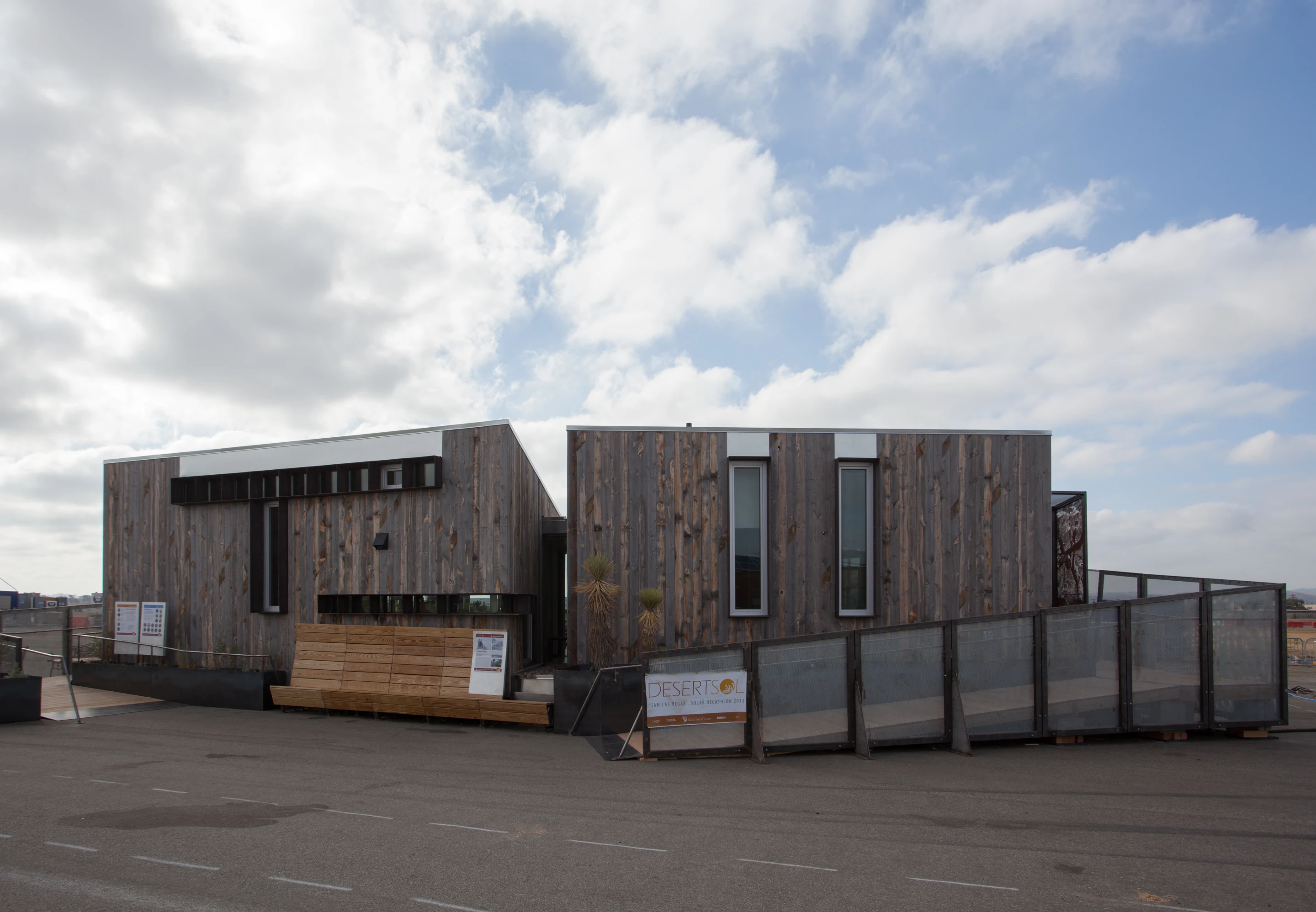 DesertSol house by University of Nevada Las Vegas, uses recycled timber and steel elements to make a thermally efficient desert house (Photo: Jason Flakes (Nomoi)/U.S. Department of Energy)