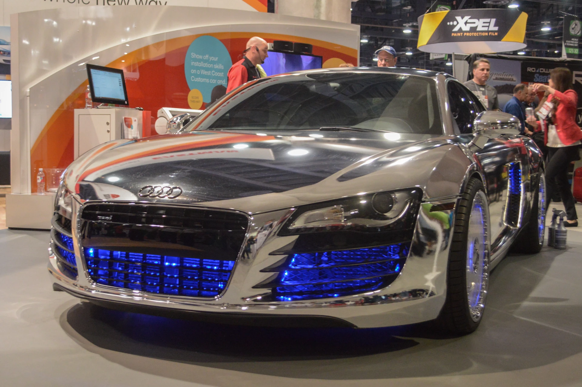 All flash: mirror body and colored lights at Llumar's booth (Photo: C.C. Weiss/Gizmag)