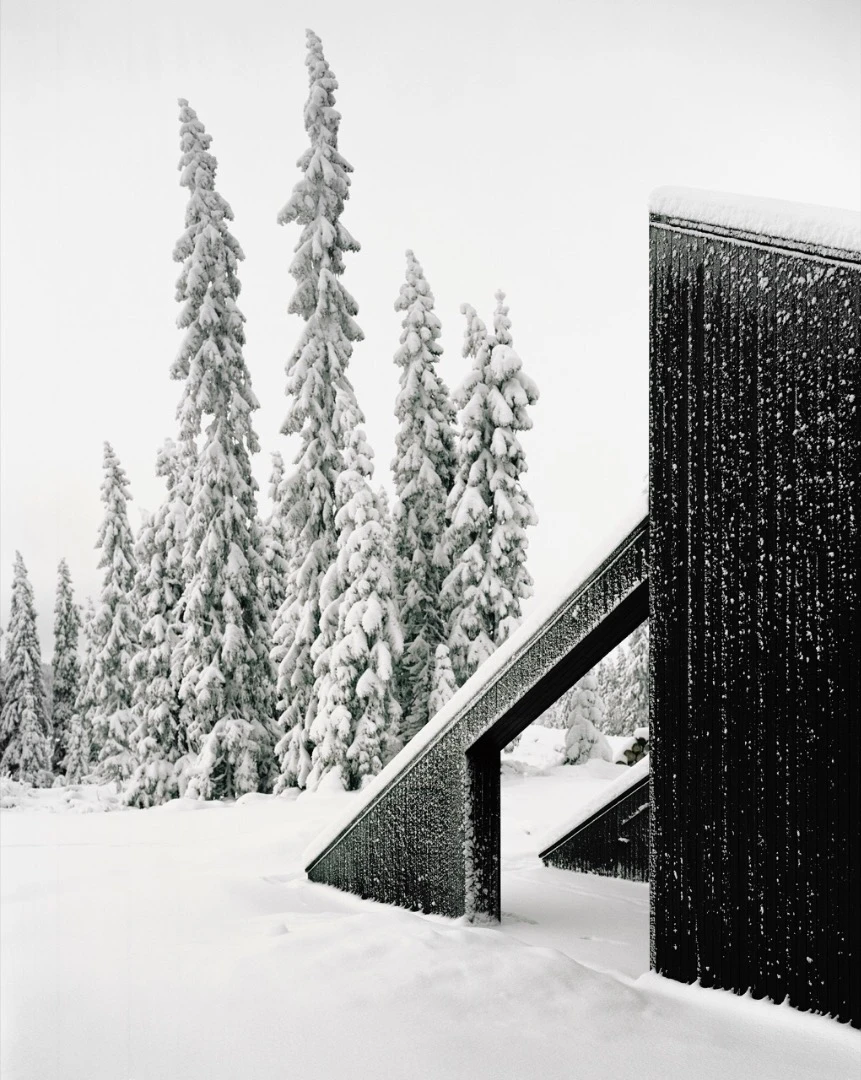 Cabin Vindheim gets its electricity from a solar panel setup, while the kitchen includes a wood-fired oven