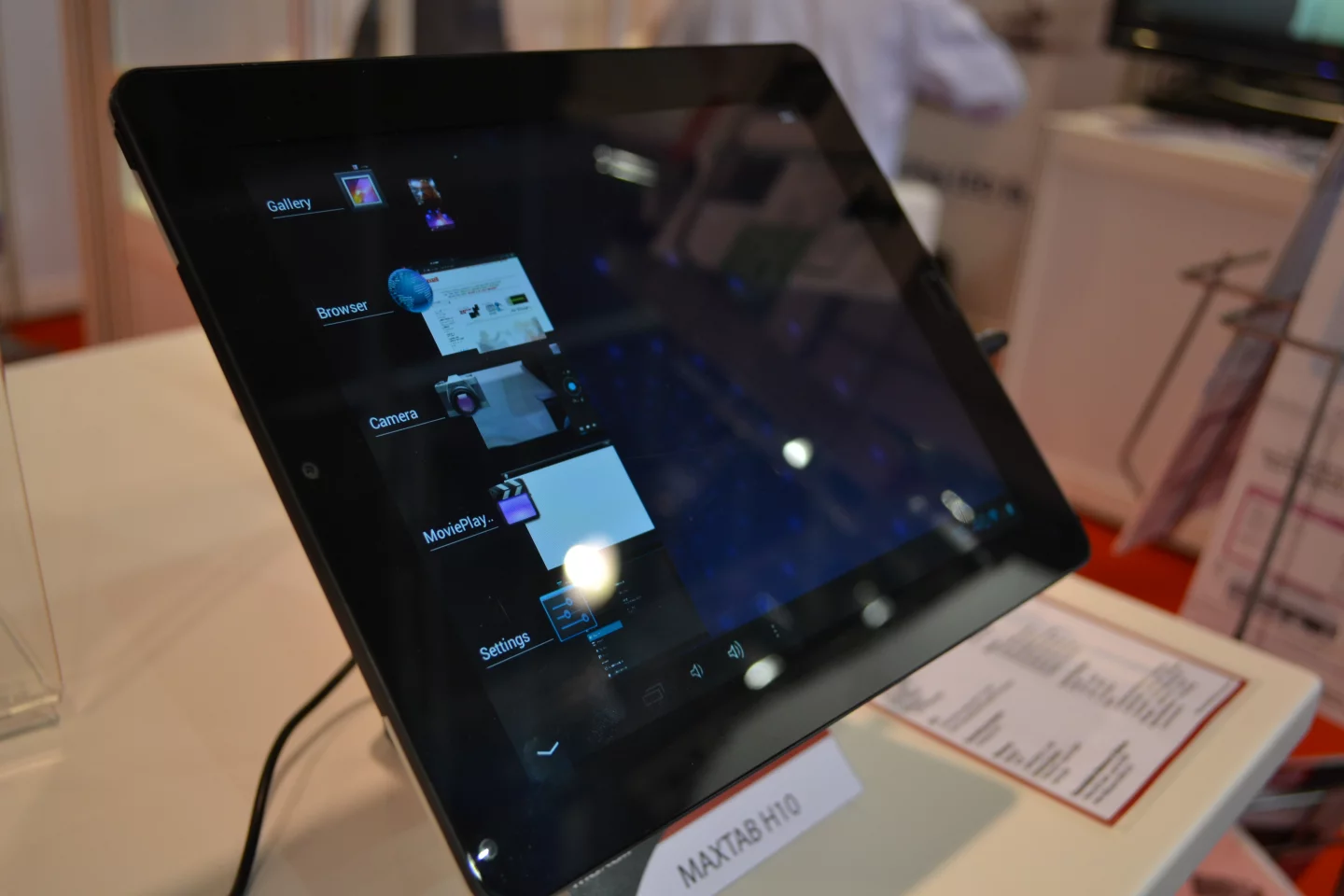 The H10 did suffer from rather poor display brightness, even at its highest setting
