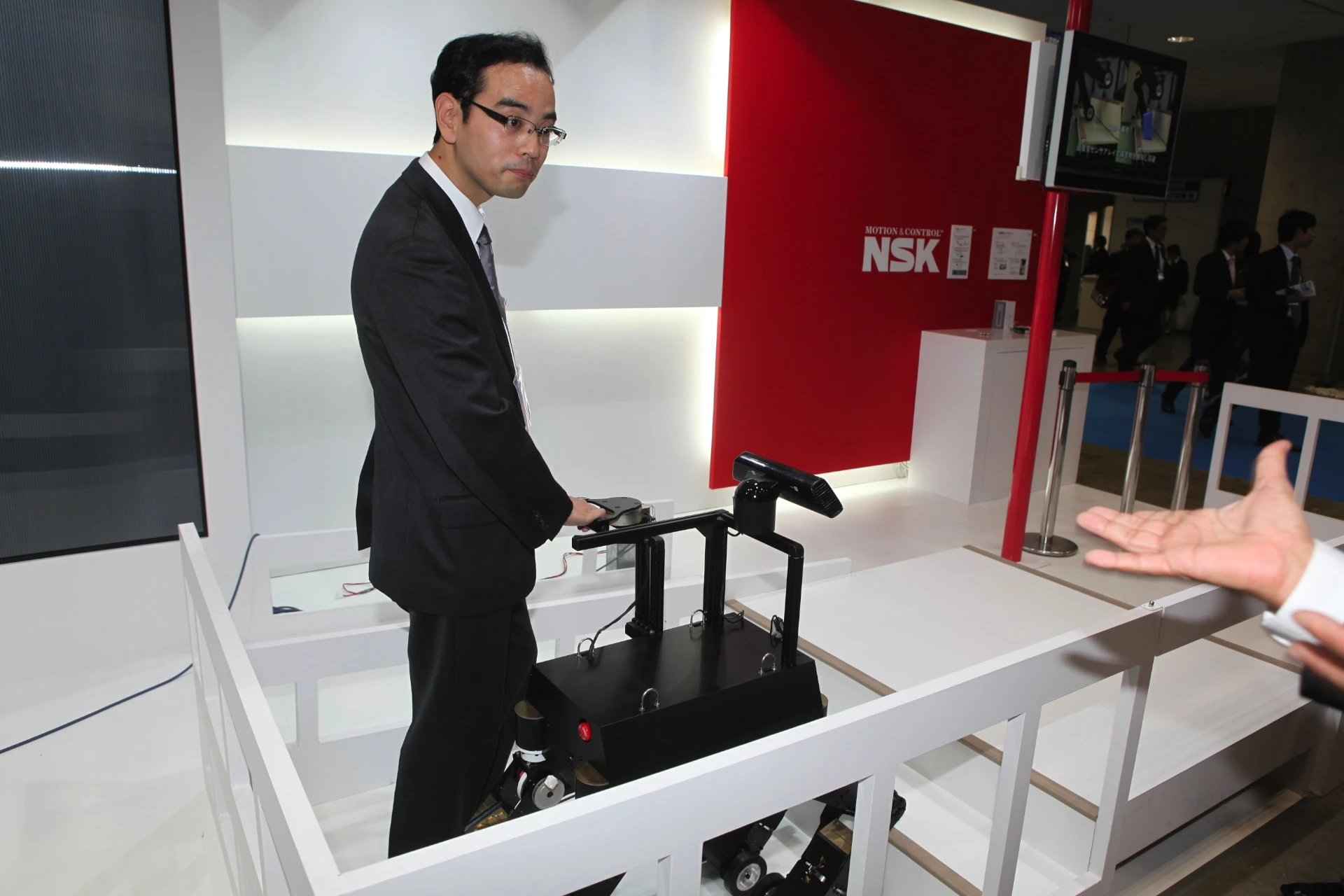 The NSK robot guide dog (Photo: gizmag.com)