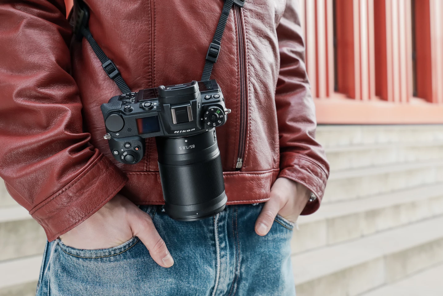 With Swift-Lock, the camera body and lens lie flat against the user