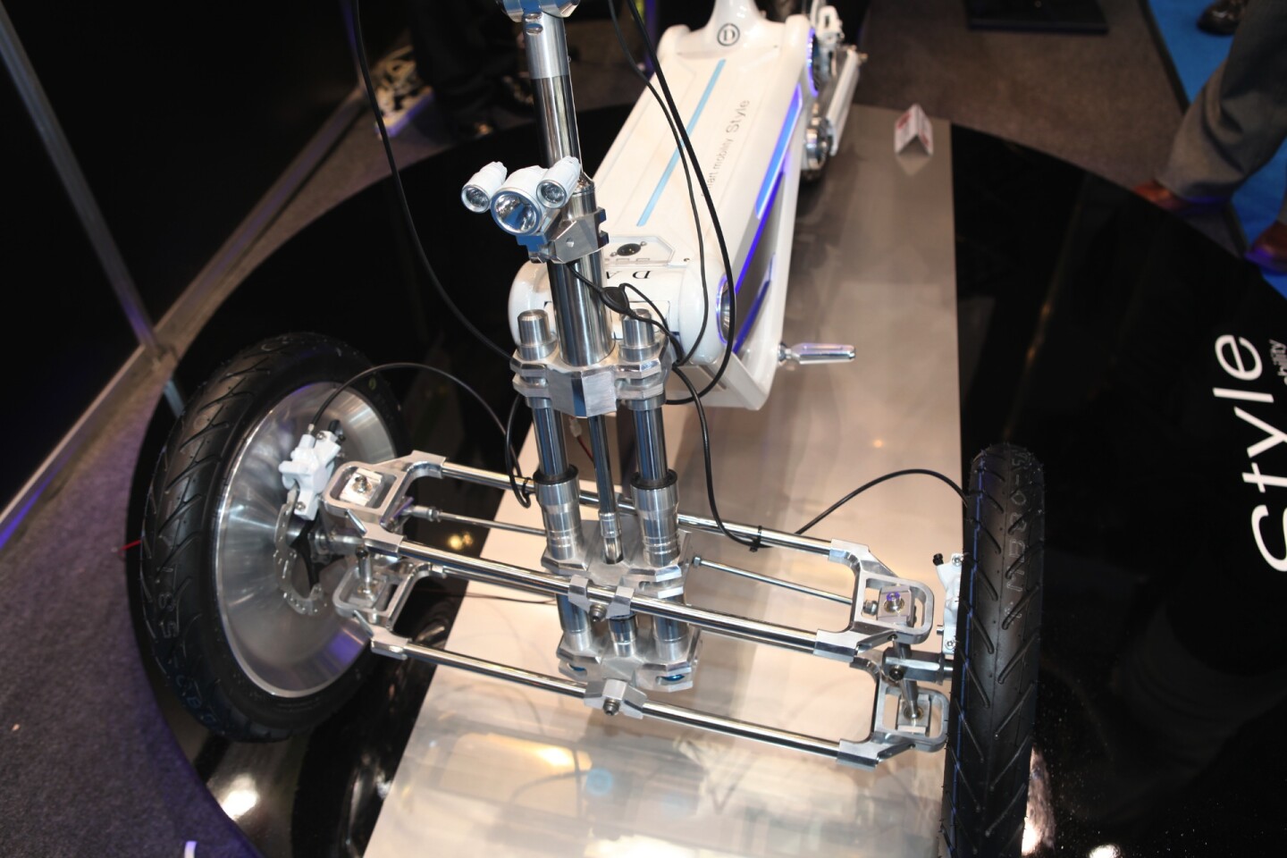 DArt melds threewheel and robotics expertise to create a tilting