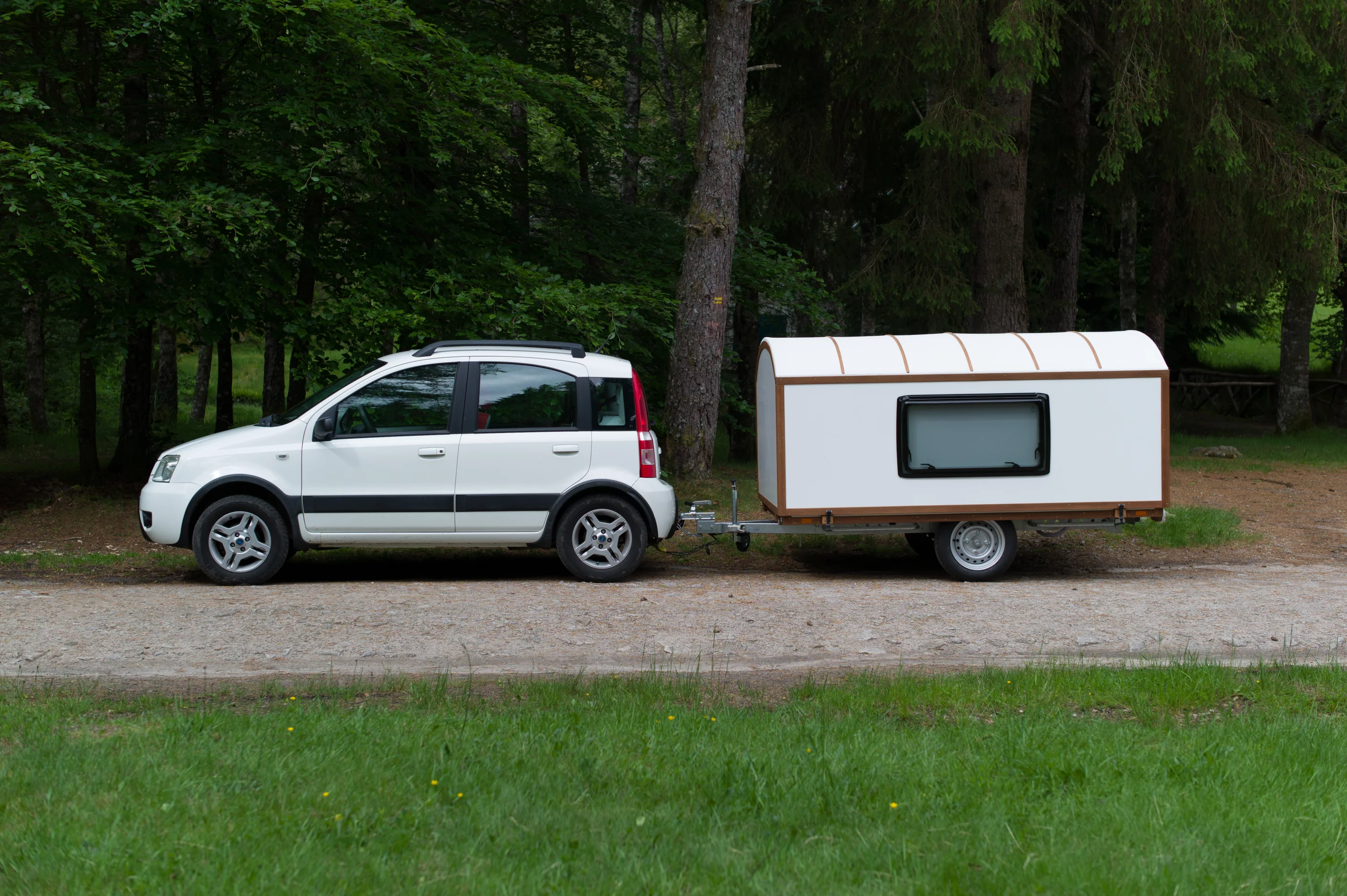 Woodenwidget's listed weight is 661 lb (300 kg), with trailer, but that could vary depending upon specific materials used