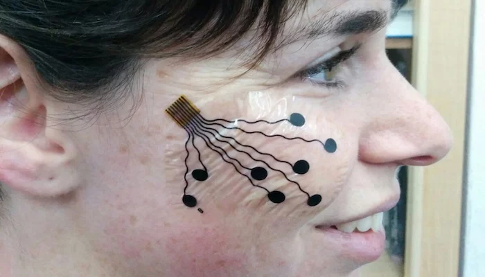 TAU researchers have developed an electrode that applies to the skin like a temporary tattoo and monitors muscle activity