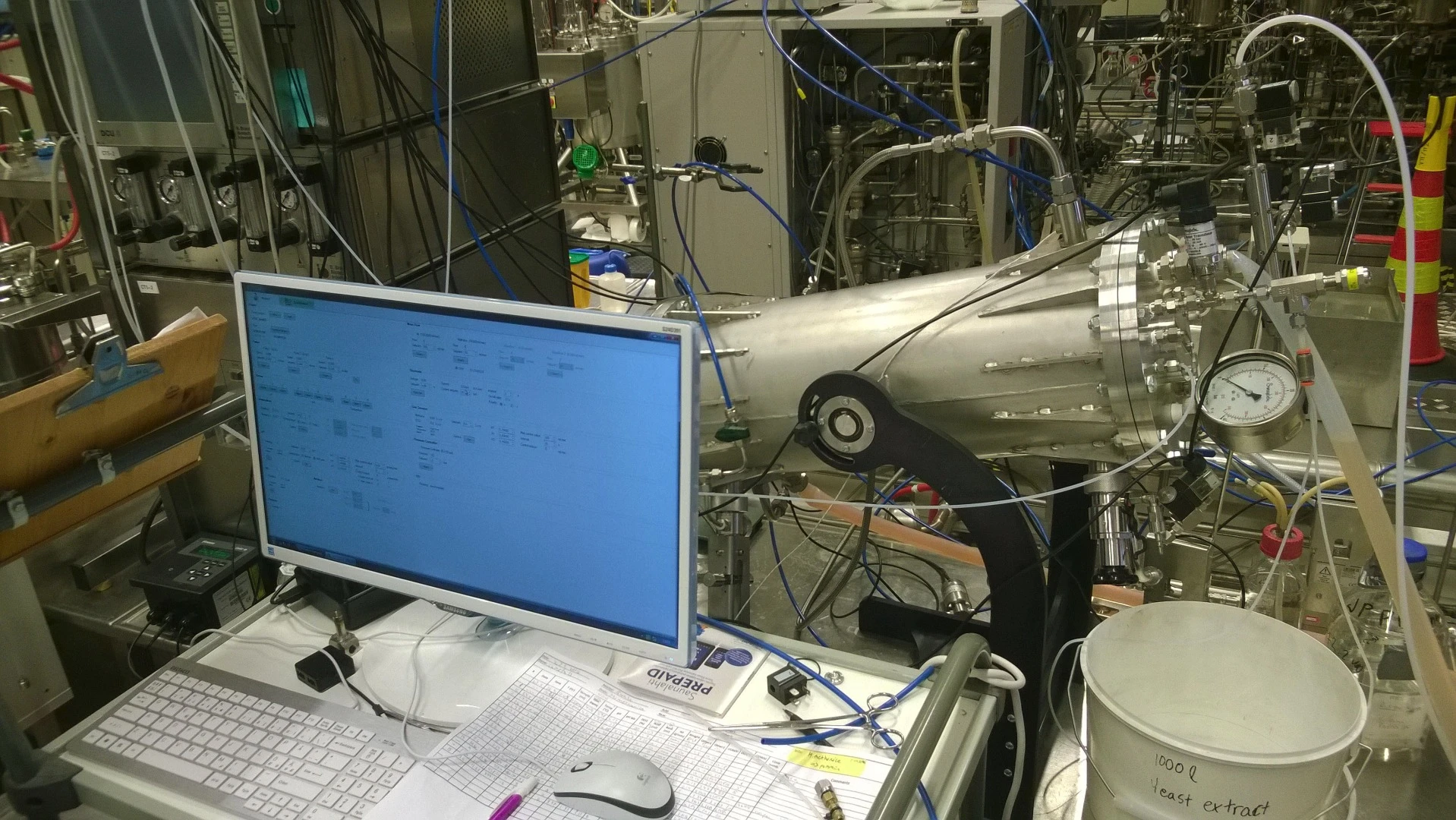 The centerpiece of the Food From Electricity system is a bioreactor, which contains water, microbes, and nutrients, while carbon dioxide and an electric current are piped in