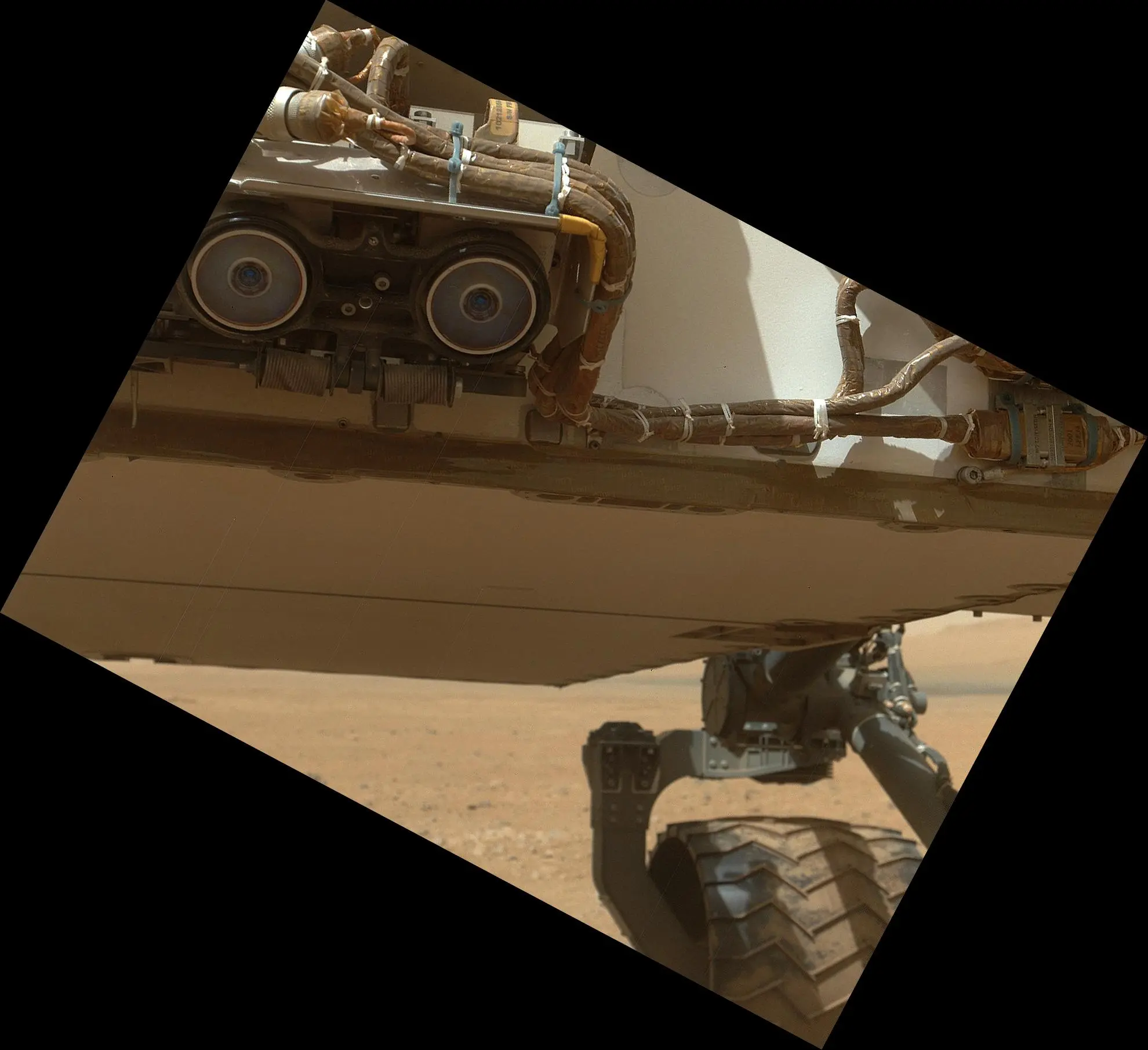 View of the undercarriage (Image: NASA/JPL-Caltech/Malin Space Science Systems)