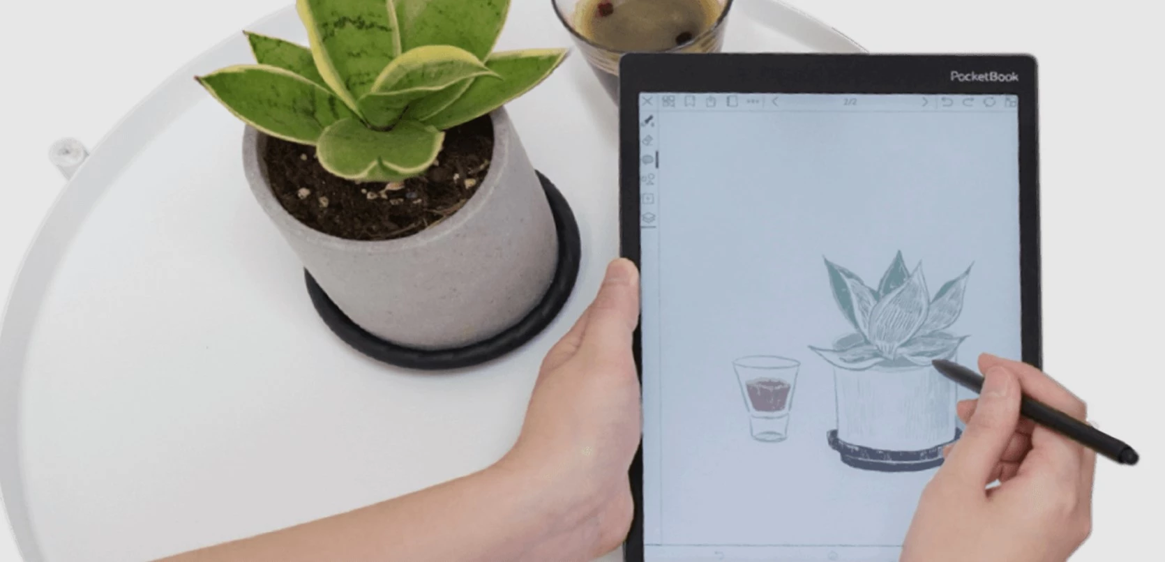 The Readmoo PocketBook Color Note Joint Edition features a 10.3-inch Kaleido 3 color E Ink display