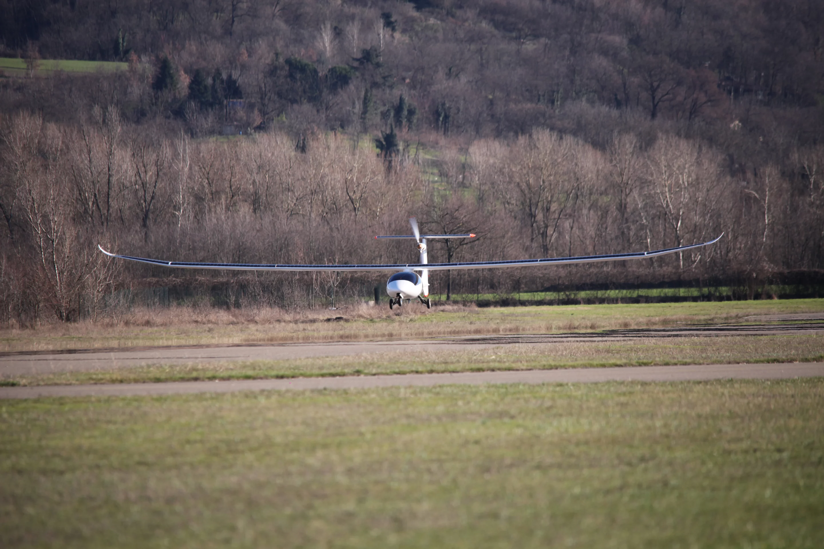 Solar Flights now reports that the craft has good control authority both in the air and on the ground and outperforms its previous iteration, the Sunseeker II, in every aspect