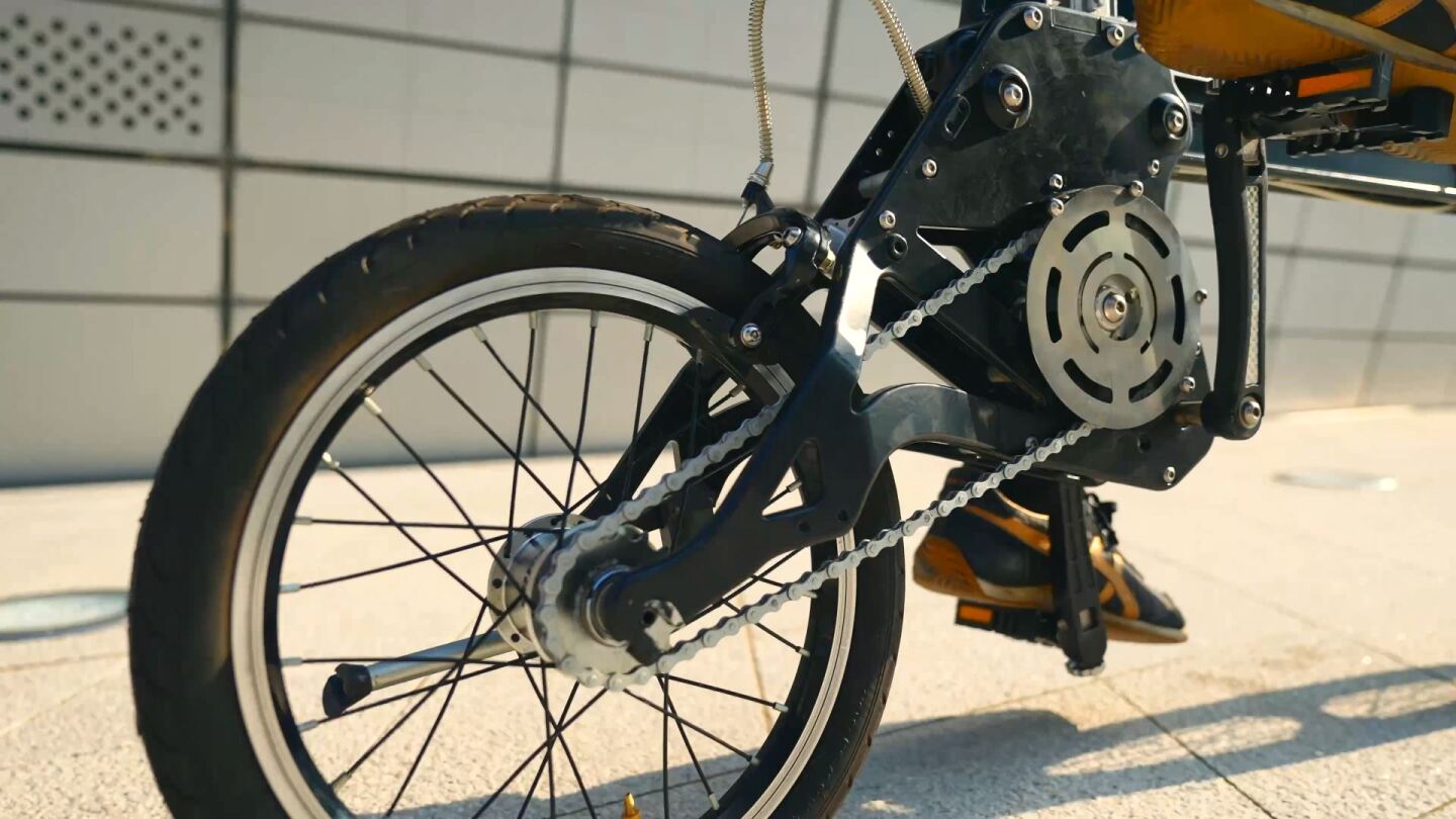 The Popcycle also features a chain-driven two-speed internal gear mechanism.