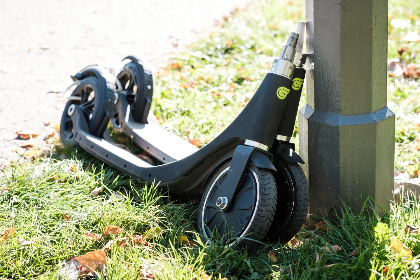 The Groover's footboard will not work without the steering column, making it less attractive for thieves if left outside while the battery-packing steering column is plugged into a wall outlet inside the cafe