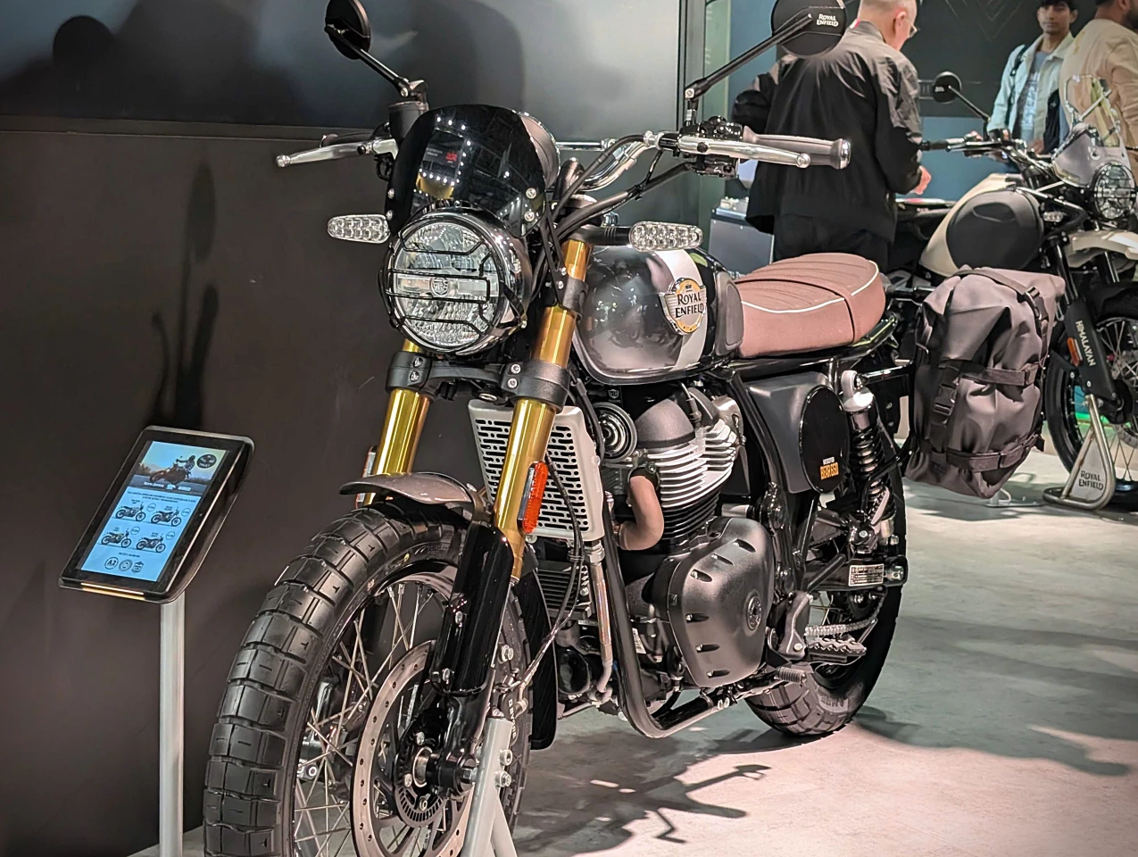 The Bear 650 features switchable ABS, fully digital TFT display, Bluetooth connectivity, Google Maps integration, and full-LED lighting
