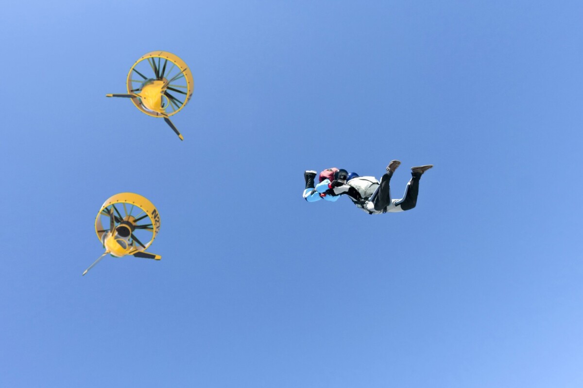 The company also sees a potential niche for skydivers, where the proposed 12,500 ft (3,800 m) capability of the Airvinci will allow such users the ability to climb to a jumping altitude and have their craft return autonomously to base