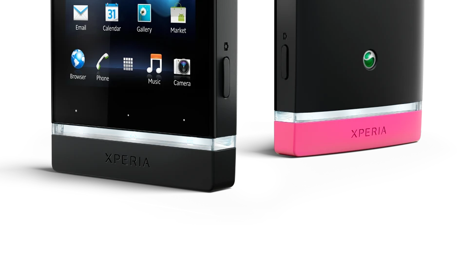 The Xperia U comes in black and white with pink and yellow exchangeable caps for the base of the smartphone in the box