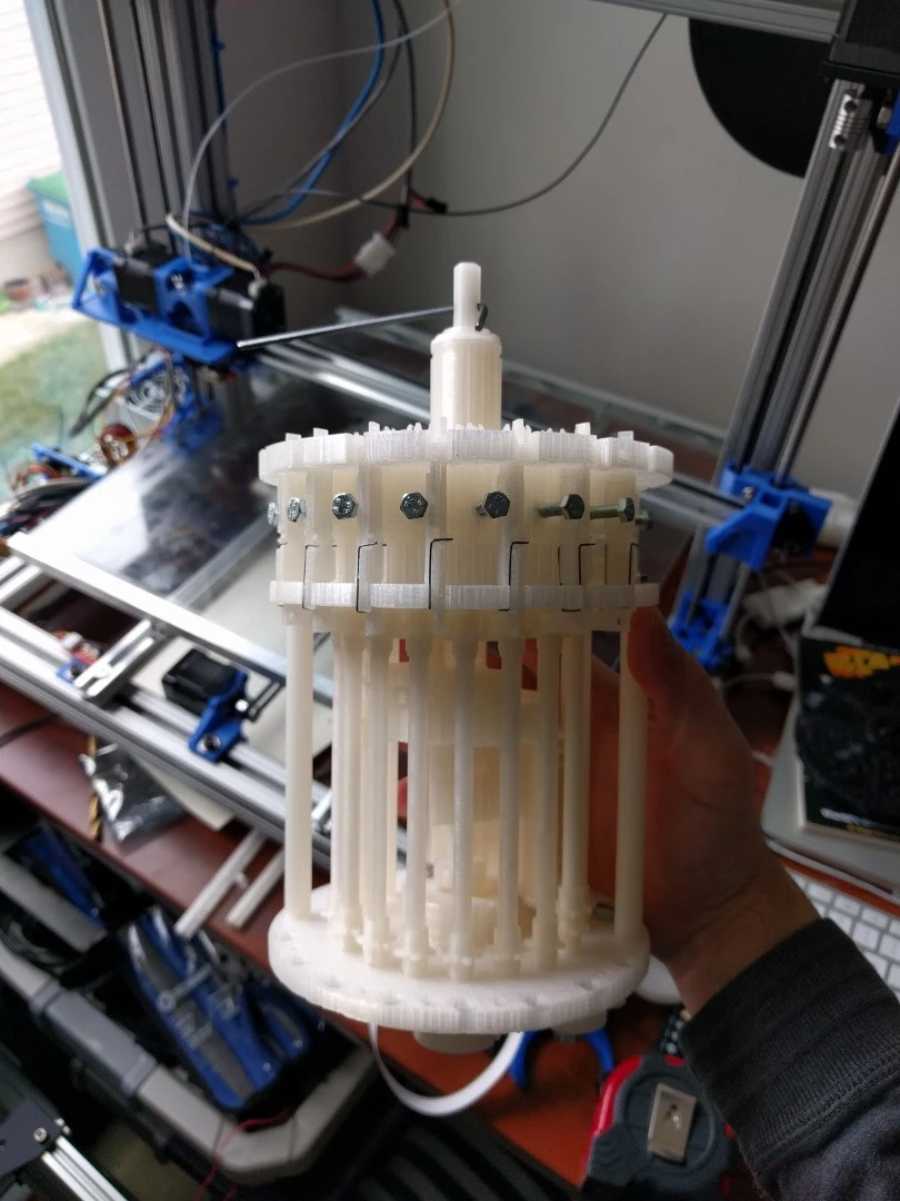 Wu had to make his Curta replica four times as big as the original due to the limitation of 3D printing parts