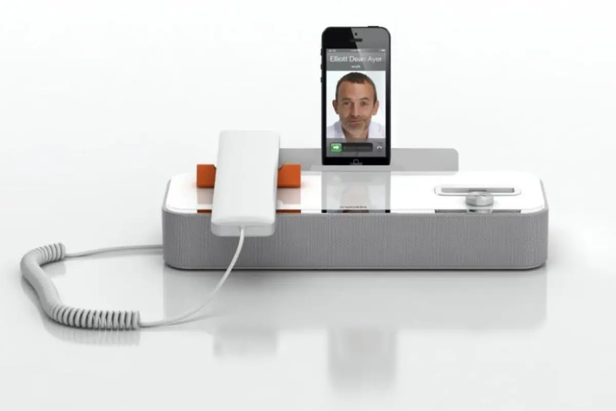 The New AudiOffice is a device that allows people to use their smartphone as a desk phone