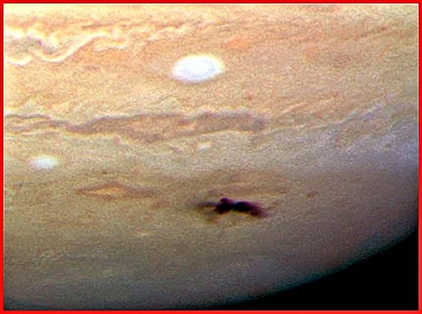 Hubble image of the scar left on Jupiter's surface in July of 2009 by a half-kilometer diameter asteroid colliding with the surface (Photo: NASA)
