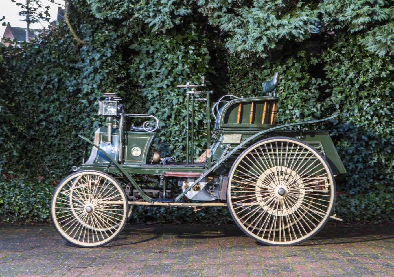 This 1900 Benz & Cie Ideal 41/2 HP Single Cylinder Vis-à-Vis sold for €212,750 ($231,663)