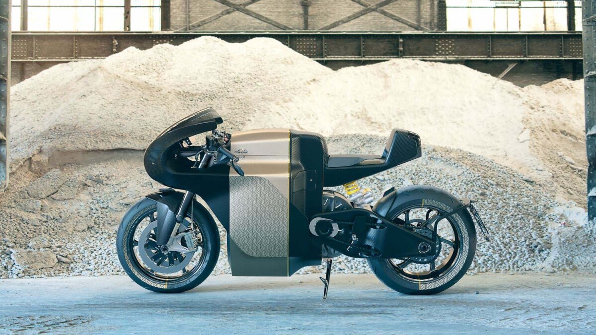 Saroléa Manx7: the engine itself is moved to adjust the chain