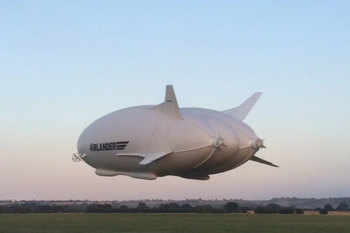 The world's largest aircraft, the AIrlander 10, has made its maiden flight in the UK