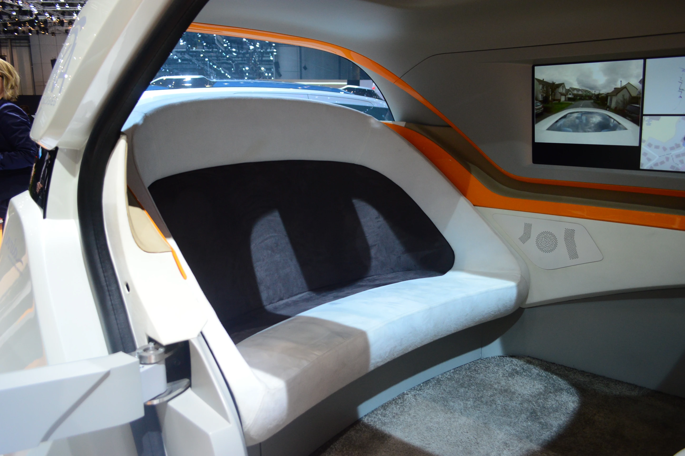 The lounge-like interior of the Link & Go represents a vehicle where everyone is a passenger