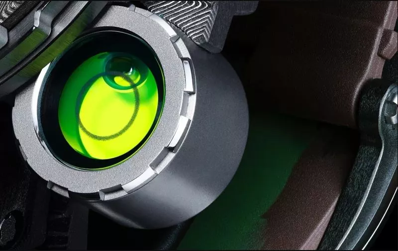 The RM 25-01 has a built-in spirit level