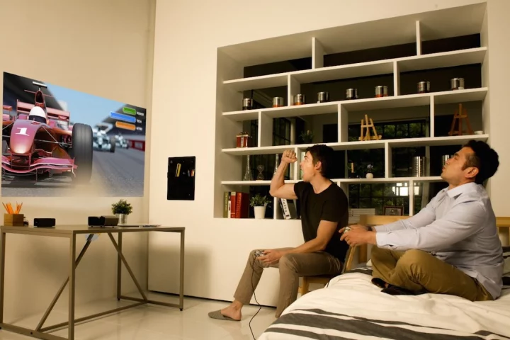 LG has announced two new battery-powered portable projectors, the PH450U and the PH150G