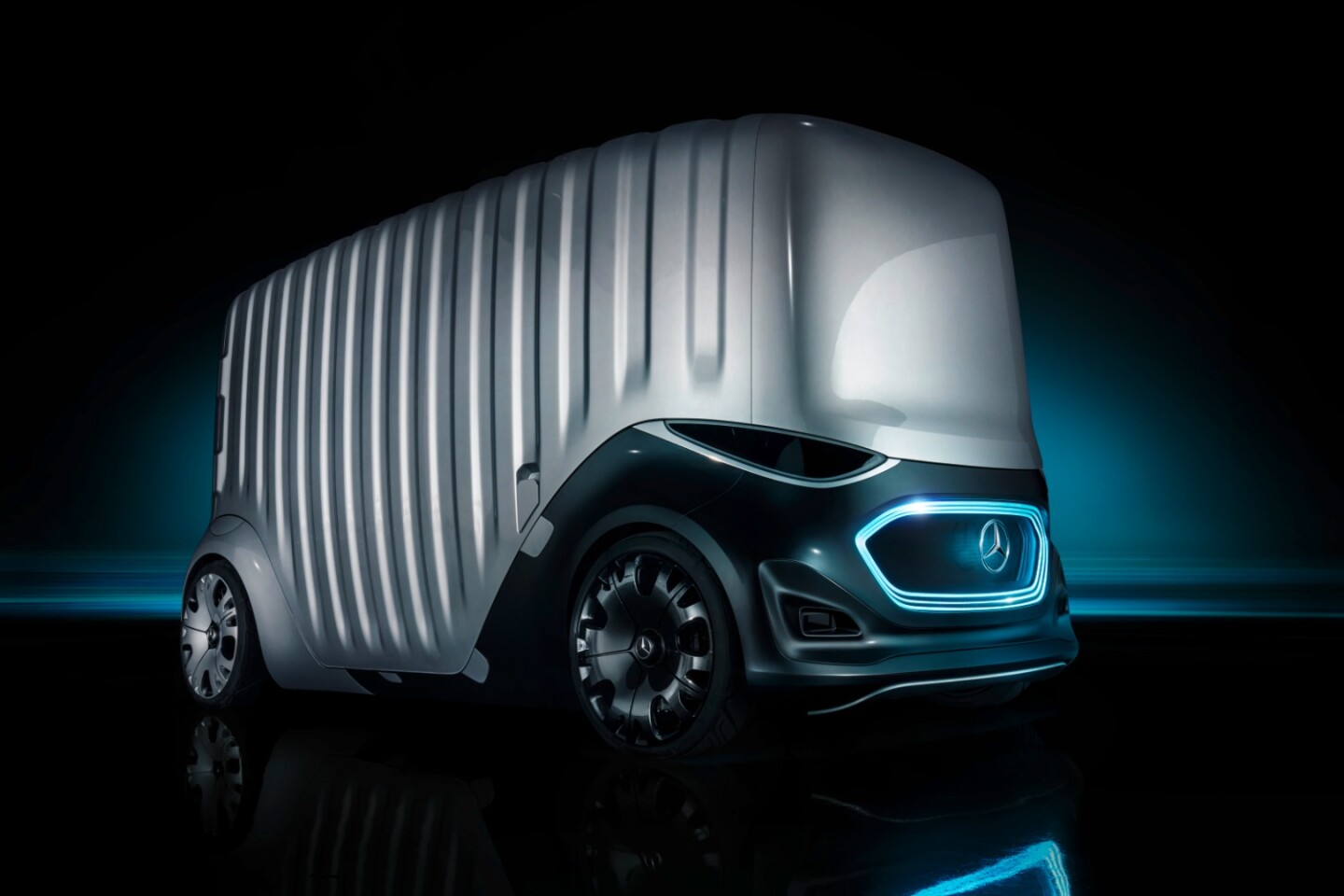 The Mercedes-Benz Vans Vision Urbanetic with the cargo module