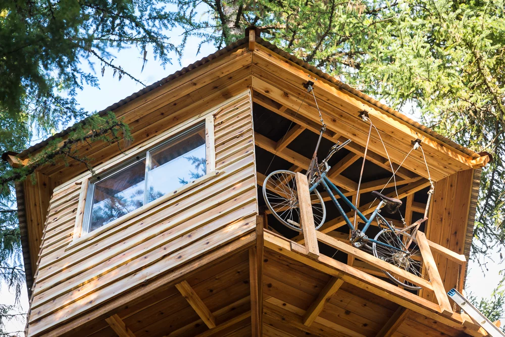 Ethan Schlussler has built his very own human powered bicycle elevator as a means to get up to his treehouse (Photo: Ethan Schlussler)