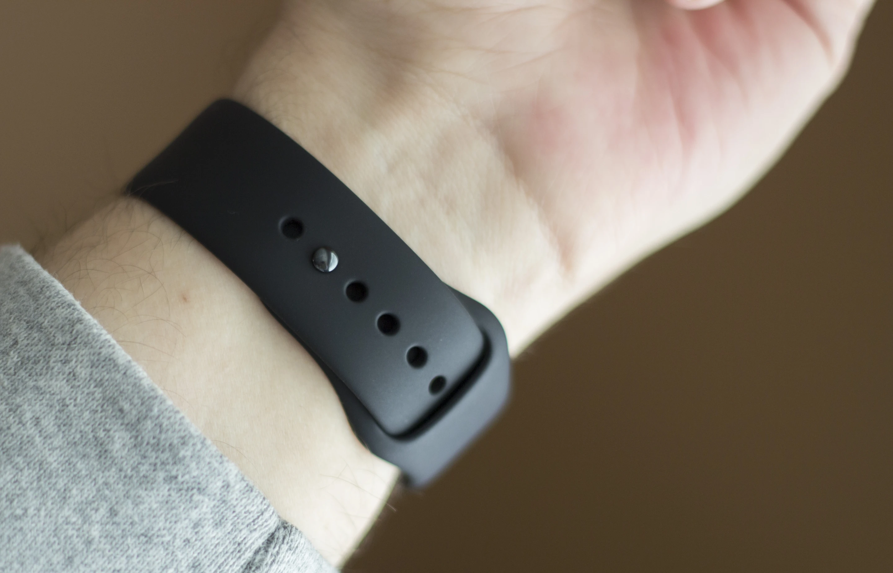 The fluoroelastomer band of the Apple Watch Sport (Photo: Will Shanklin/Gizmag.com)