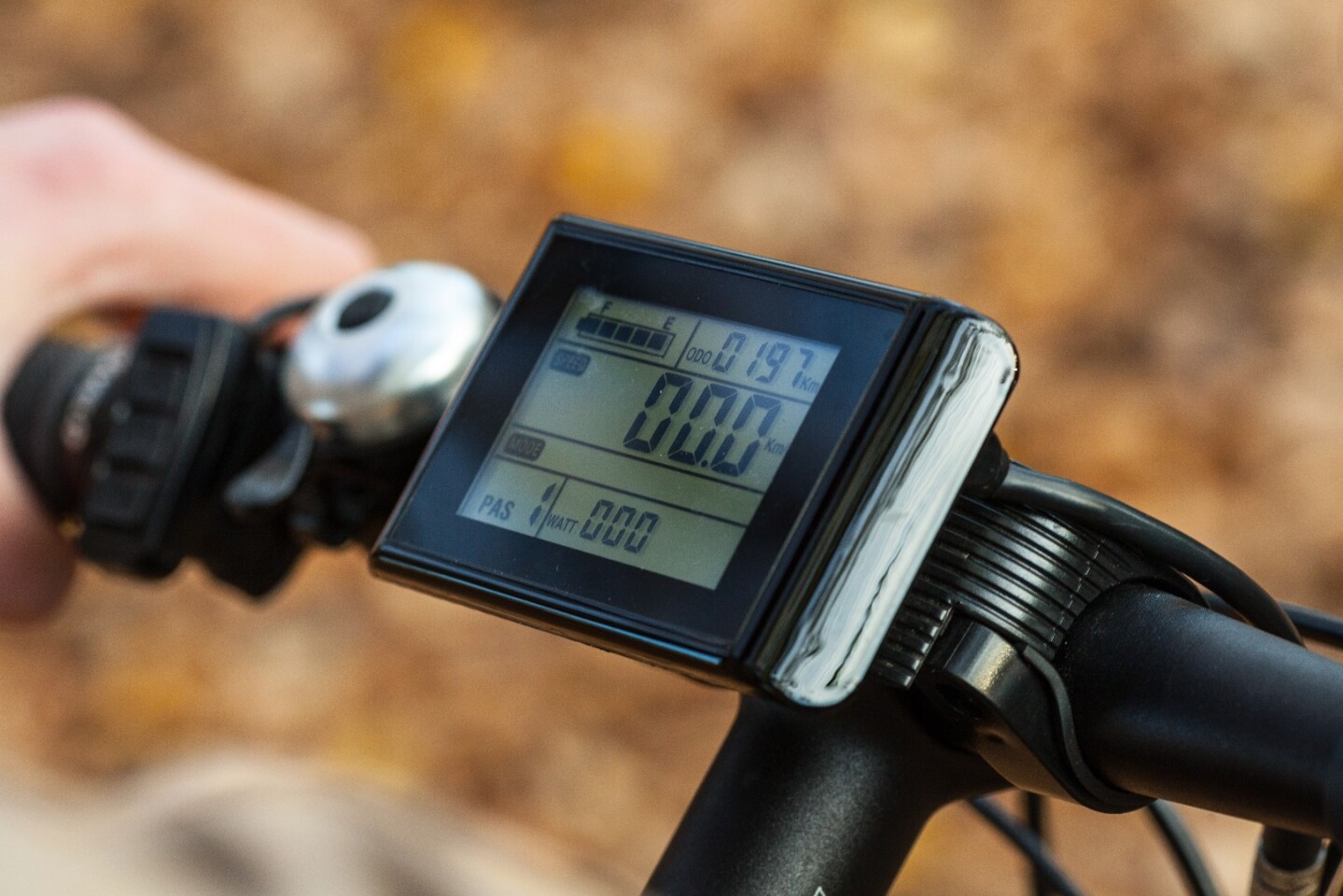 The battery can be monitored via a large backlit LCD display mounted on the handlebars