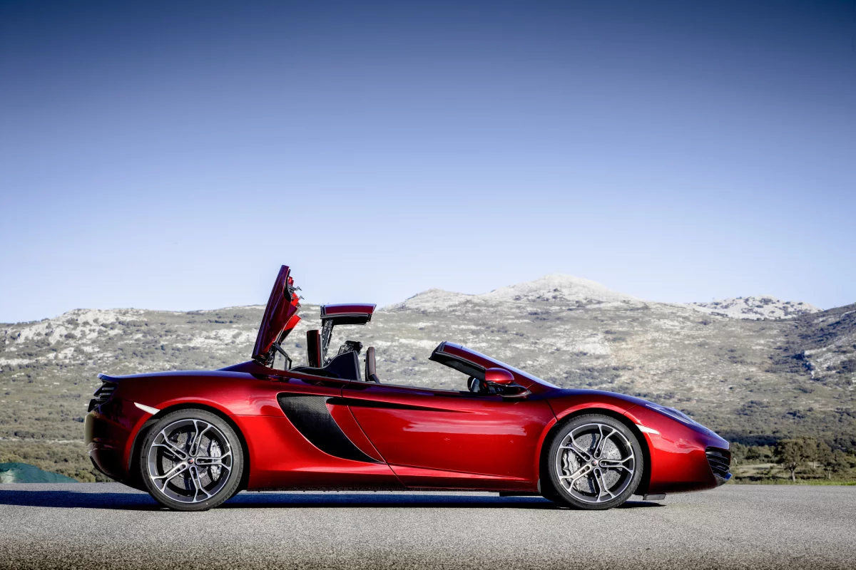 McLaren's new 12C Spider features a retractable hard top (RHT) folding roof