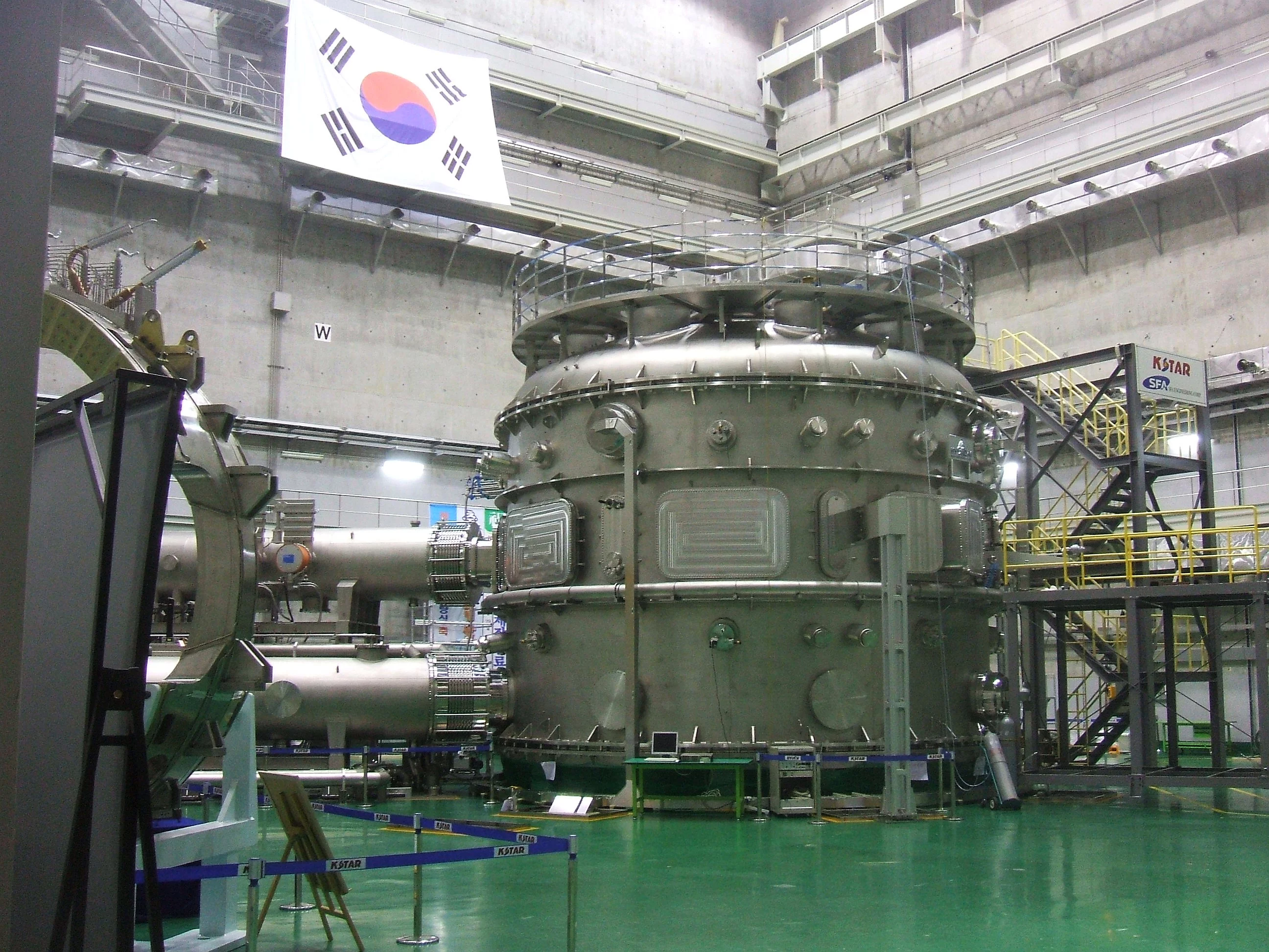 KSTAR, the so-called "Korean artificial sun," has set a record for maintaining plasma at temperatures over 100 million °C