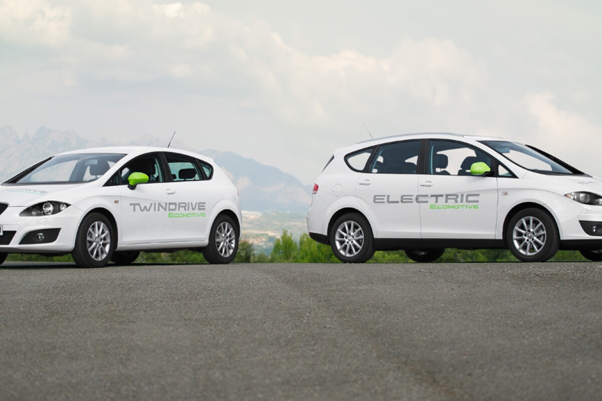 SEAT's electric vehicle prototypes: the Leon TwinDrive Ecomotive plug-in hybrid (left) and Altea XL Electric Ecomotive (right)