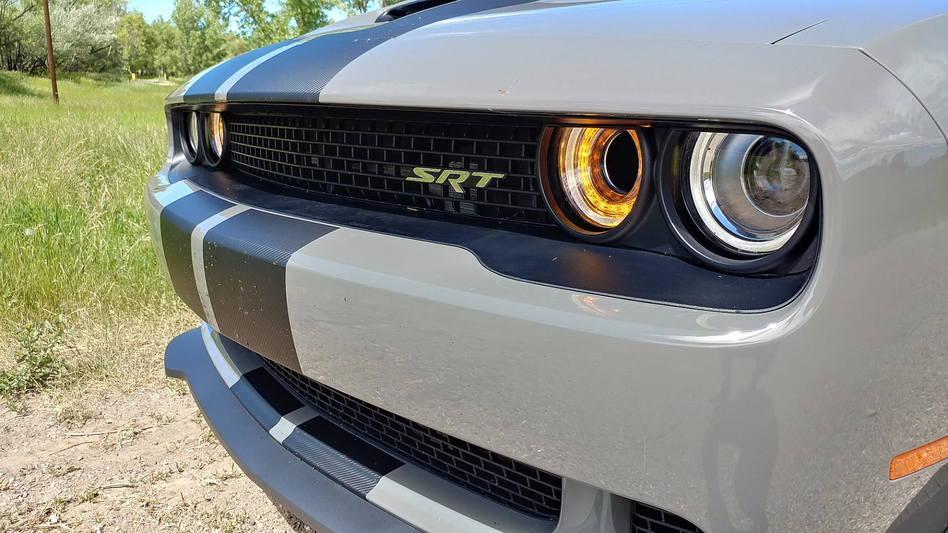 The deafening sound that the powerful 6.2-liter V8 exhales as the supercharger pumps to 707 horses and 650 pound-feet (881 Nm) of torque is beautiful