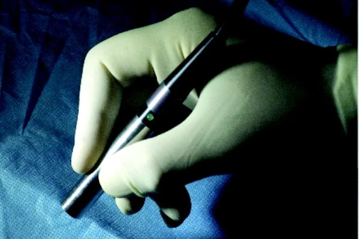 The SpectroPen could help surgeons see the edges of tumors in human patients in real time during surgery