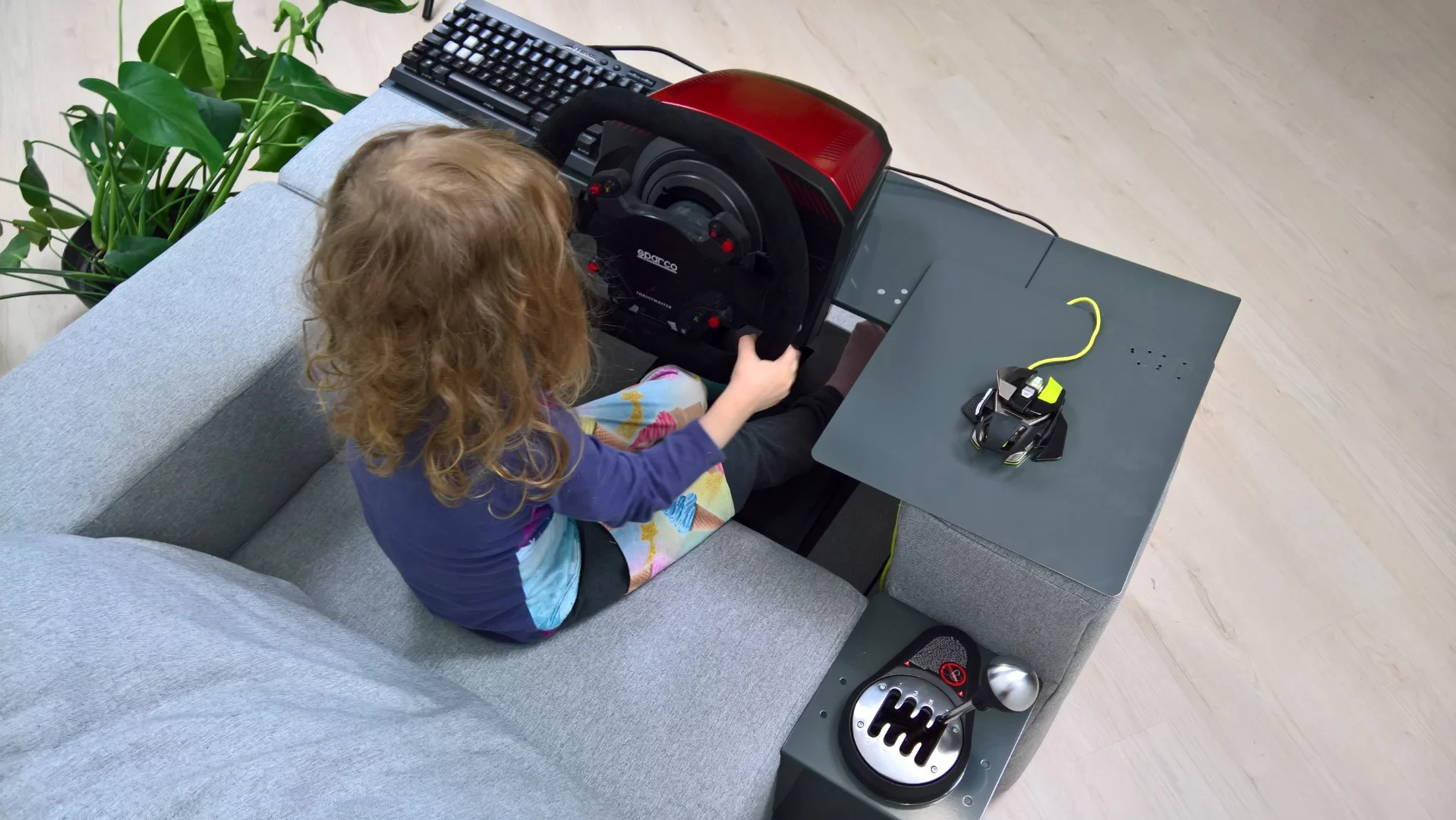 BiT easily transforms into a gaming chair