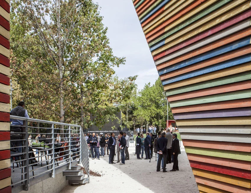 The site’s exterior has been integrated into its park landscape and organized to accommodate outdoor events (Photo: Marco Caselli Nirmal)