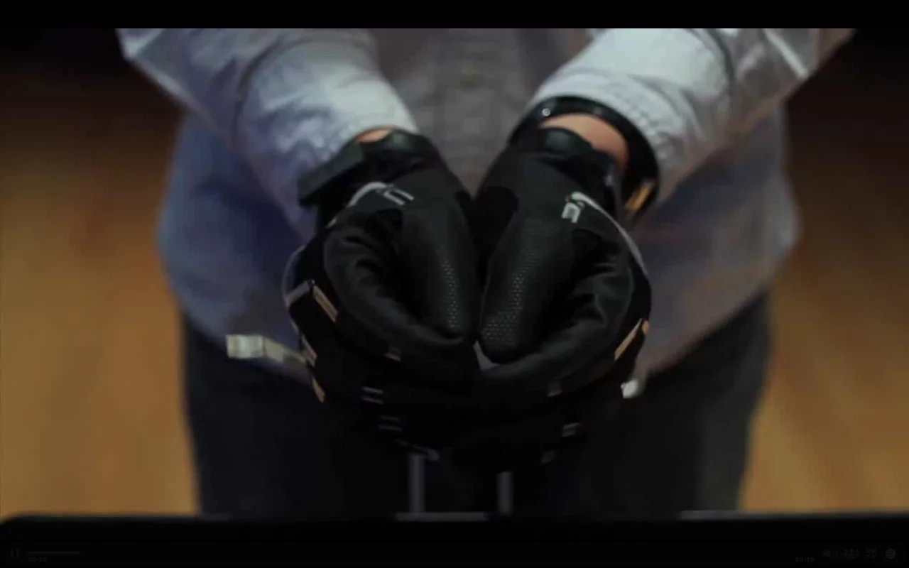 Artists can get a bit more creative by closing their fingers to muffle or twisting their hands to distort the sound